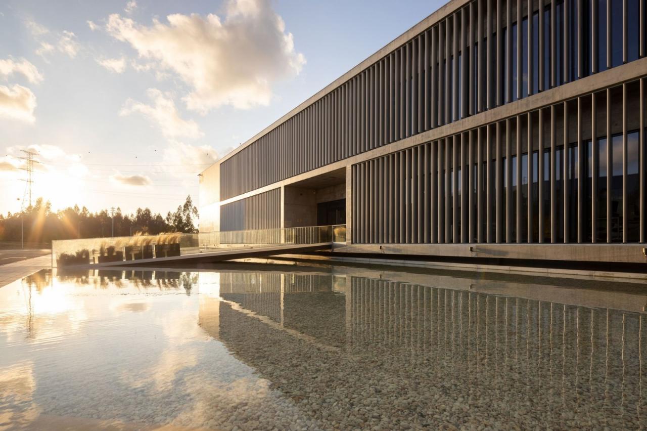 BIM建筑|AOC 商务中心 / mube arquitectura