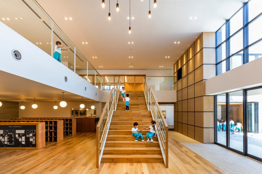 BIM建筑|EZ 幼儿园，阶梯空间搭建趣味游戏场所 / 日比野设计 + Kids Design Labo