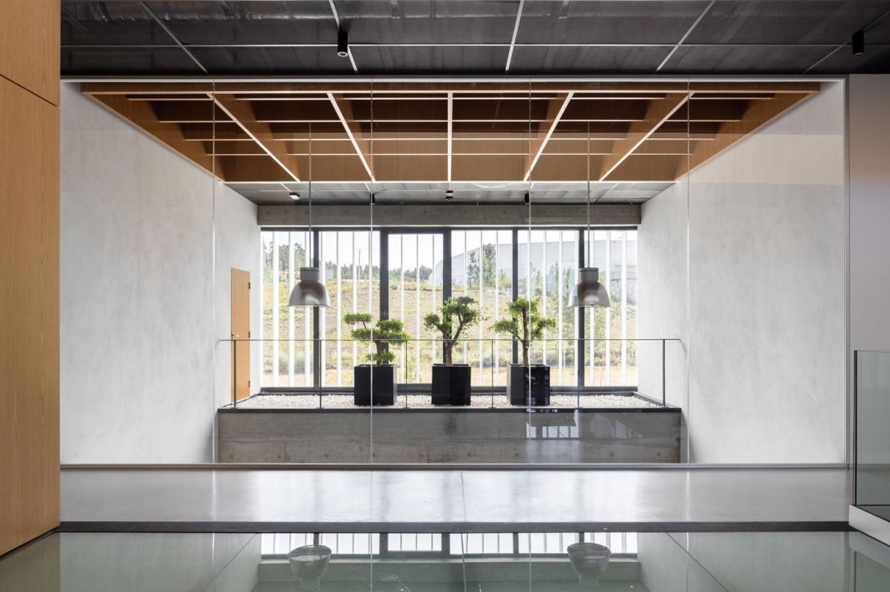 BIM建筑|AOC 商务中心 / mube arquitectura