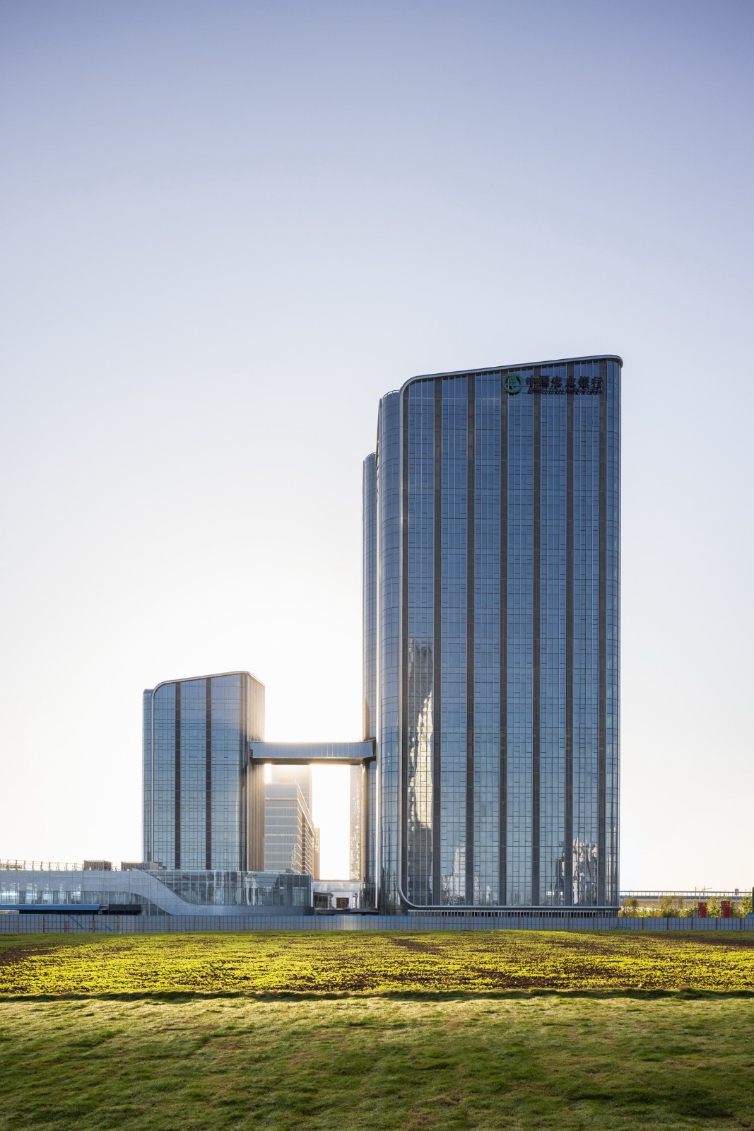 BIM建筑|最美全运会完美收官，奥体中轴之门继续绽放新的生命力 / 三益建筑设计