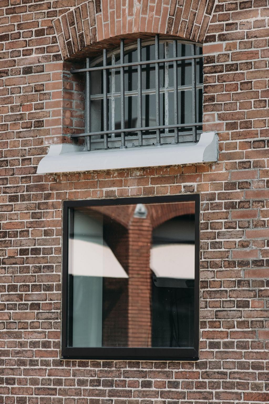 BIM建筑|由监狱改造而成的学校 / Atelier PRO architects