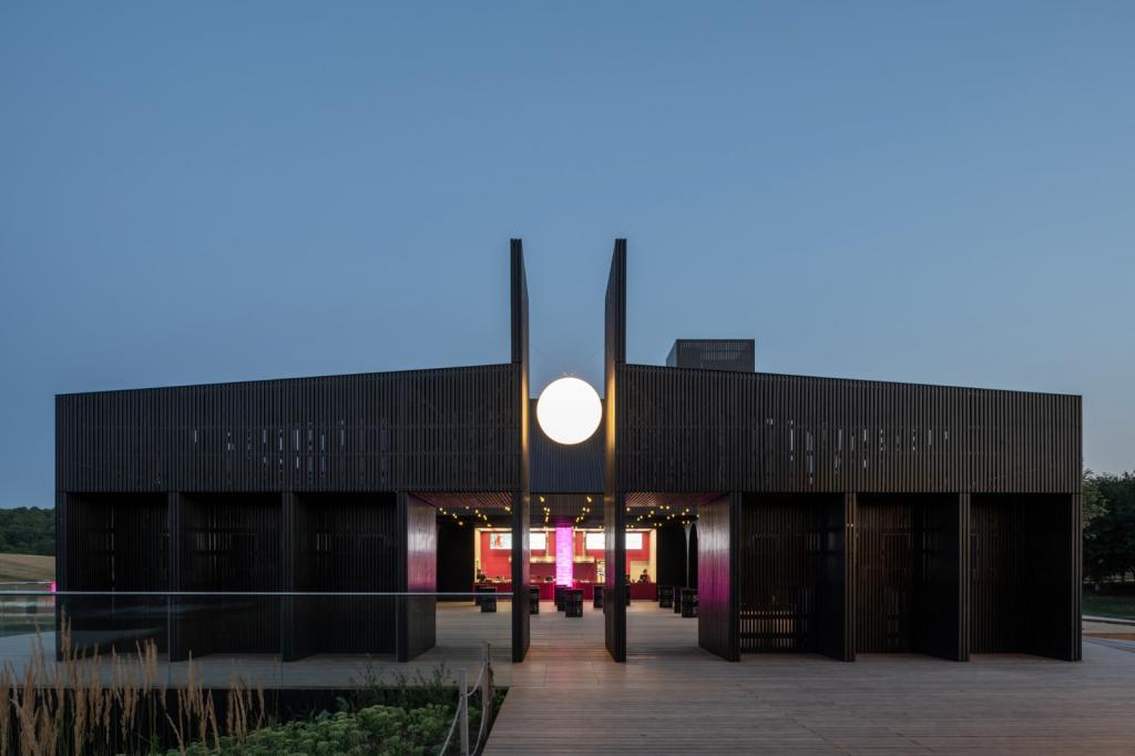 BIM建筑|库代克山公园游客接待中心 / Megabudka Architecture Bureau