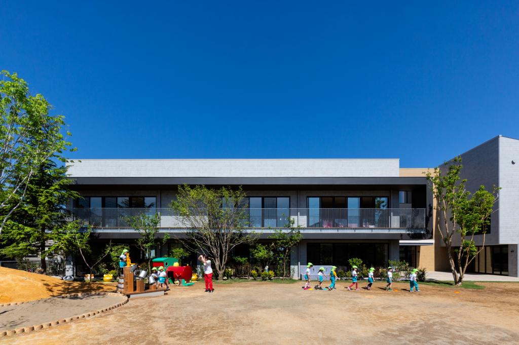 BIM建筑|EZ 幼儿园，阶梯空间搭建趣味游戏场所 / 日比野设计 + Kids Design Labo