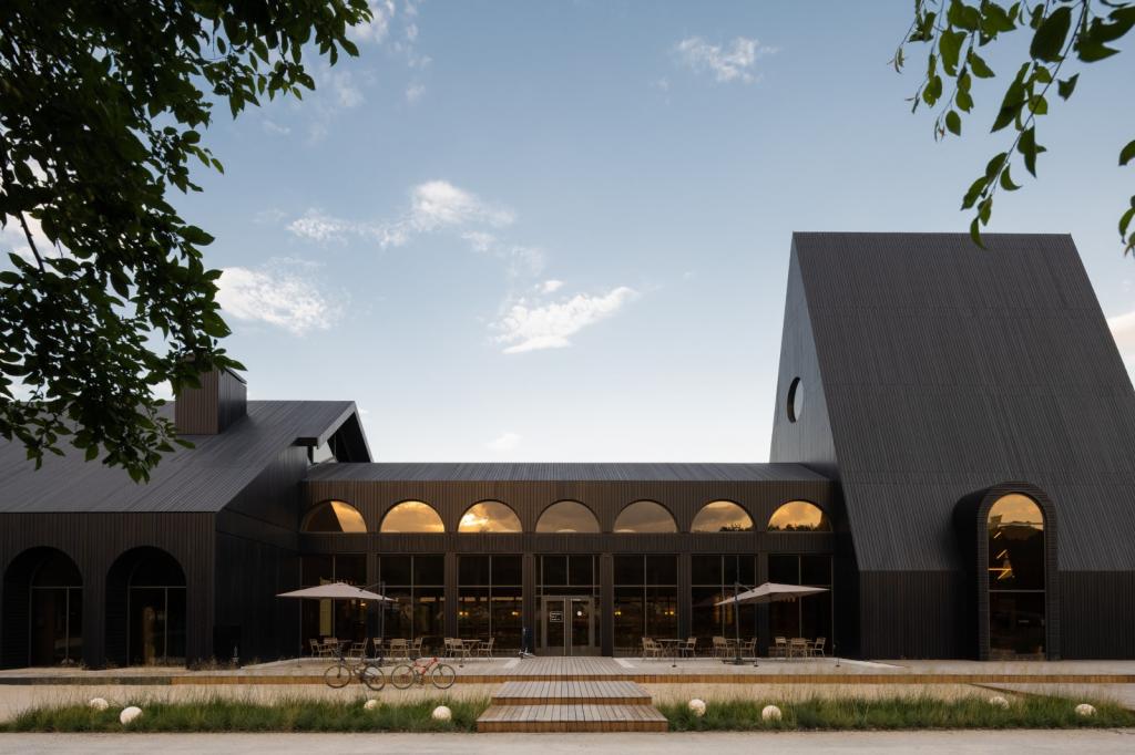 BIM建筑|库代克山公园游客接待中心 / Megabudka Architecture Bureau