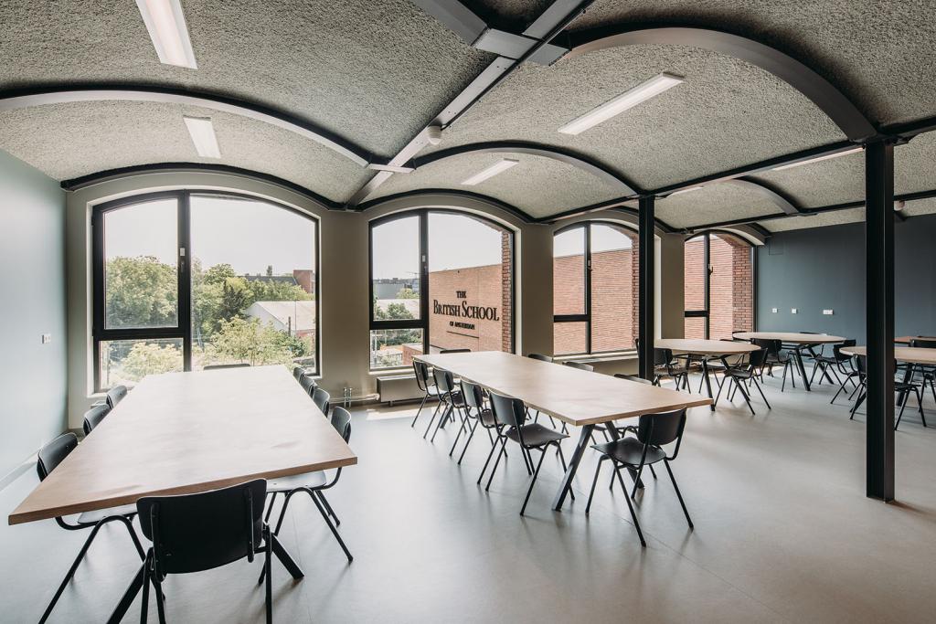 BIM建筑|由监狱改造而成的学校 / Atelier PRO architects