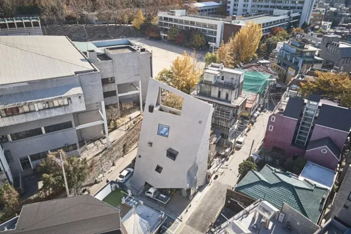 BIM建筑|斜棱锥形混凝土建筑，Areuke 水疗中心 / Chiasmus Partners