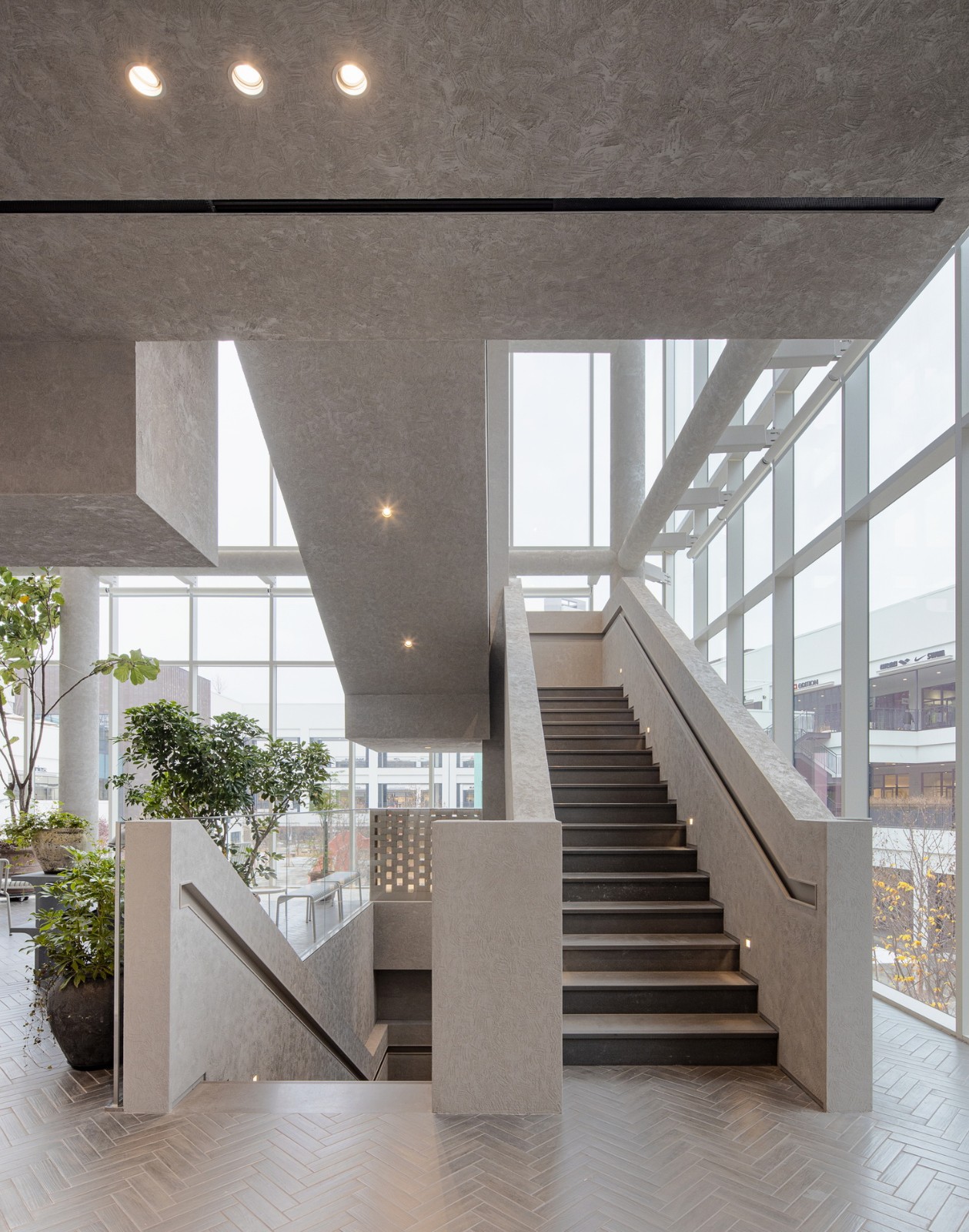 BIM建筑|会“隐身”的折扣店1号馆 / BetwinSpace Design