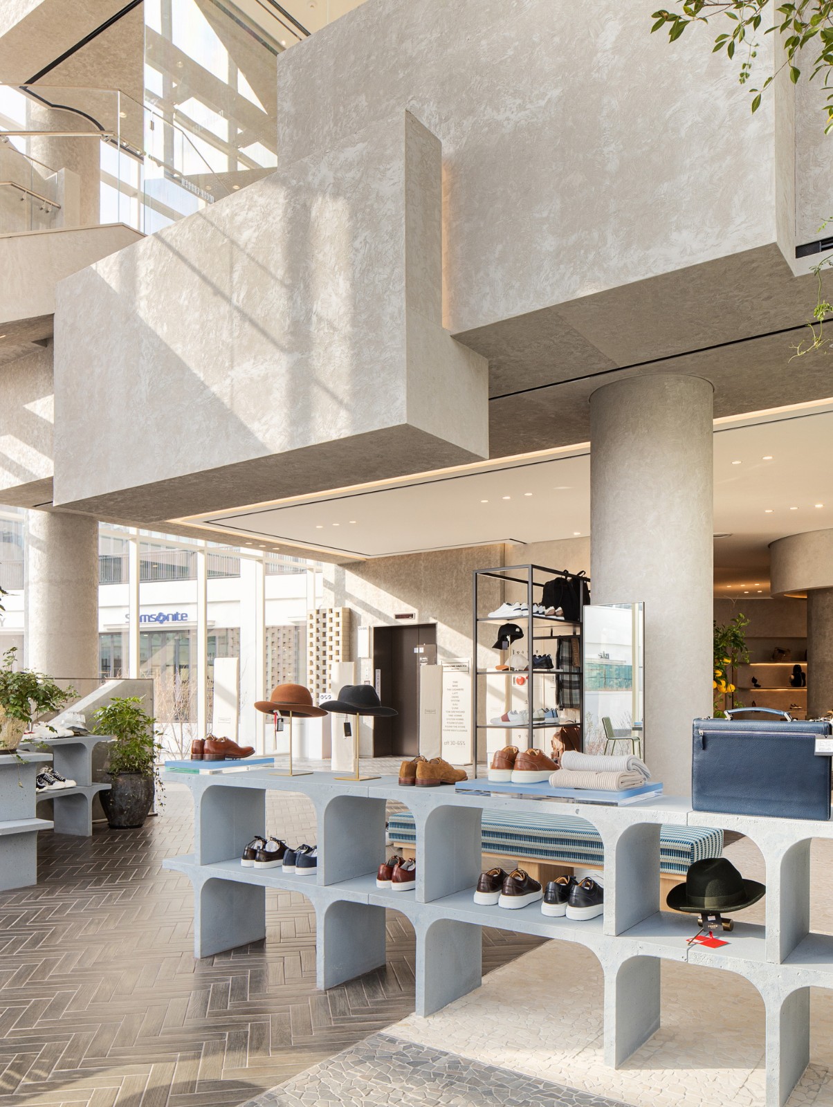 BIM建筑|会“隐身”的折扣店1号馆 / BetwinSpace Design