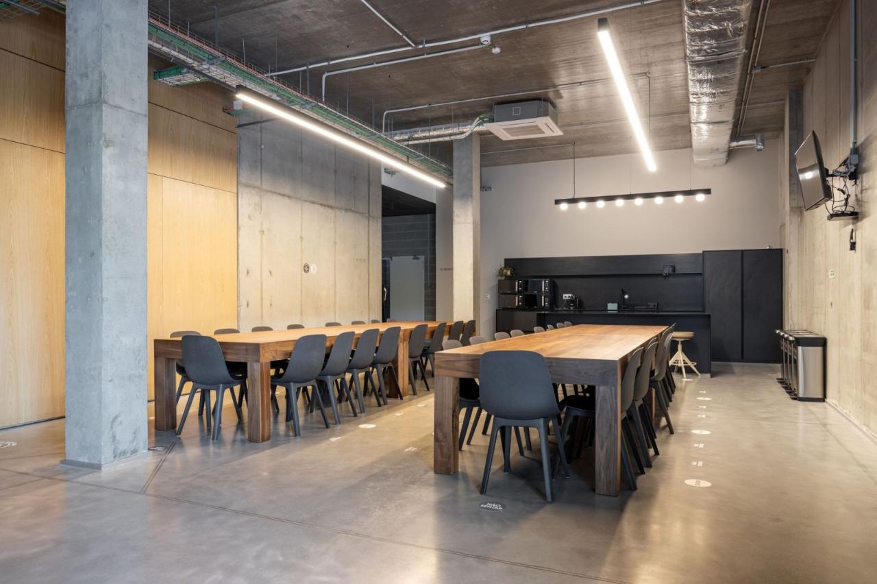 BIM建筑|AOC 商务中心 / mube arquitectura