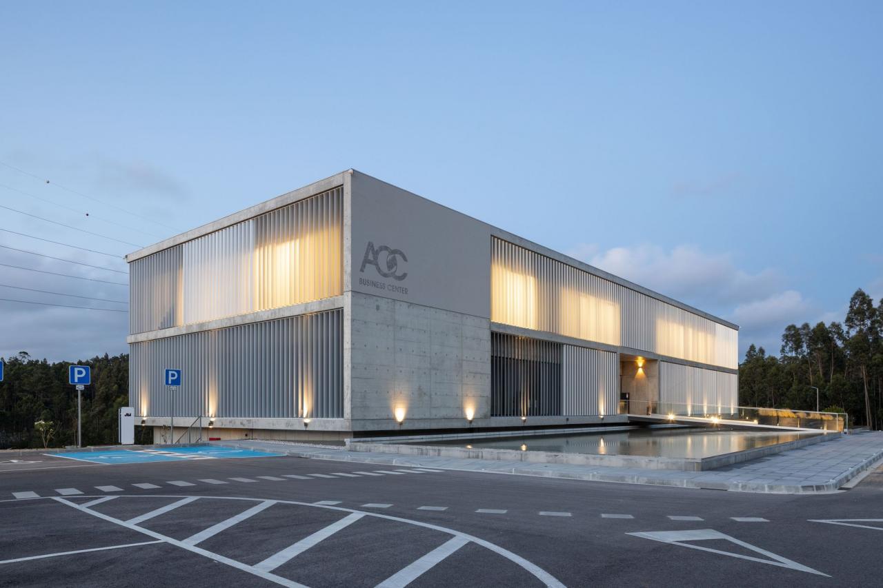 BIM建筑|AOC 商务中心 / mube arquitectura