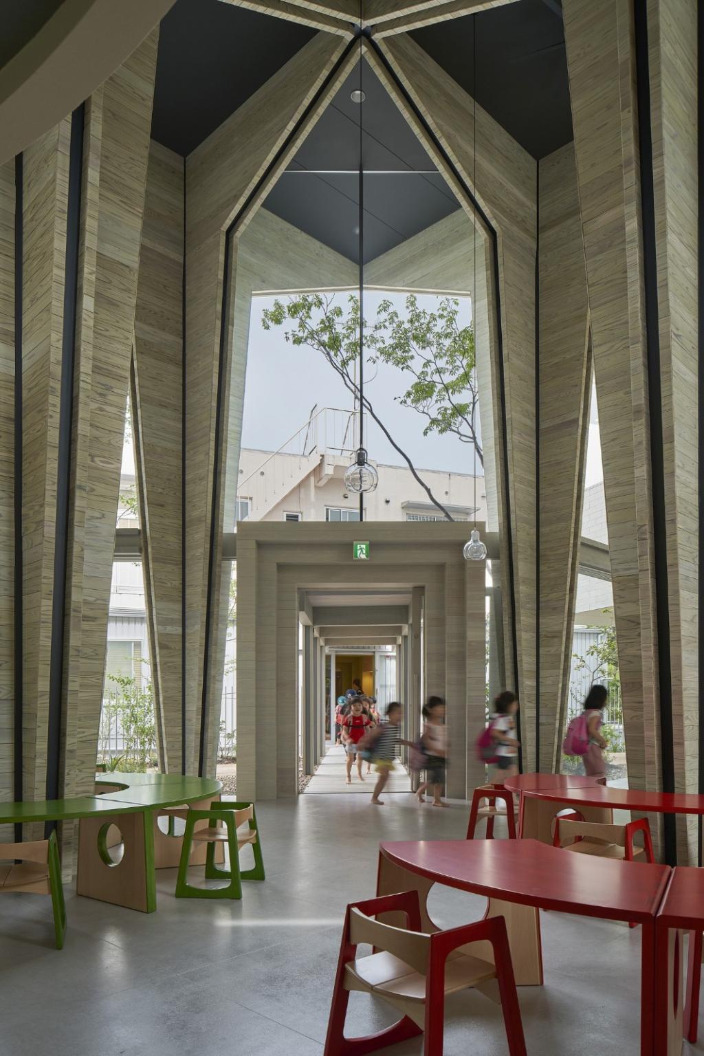 BIM建筑|巨构与小人儿，筑紫森林幼儿园 / UID Architects