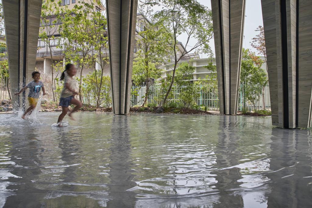 BIM建筑|巨构与小人儿，筑紫森林幼儿园 / UID Architects