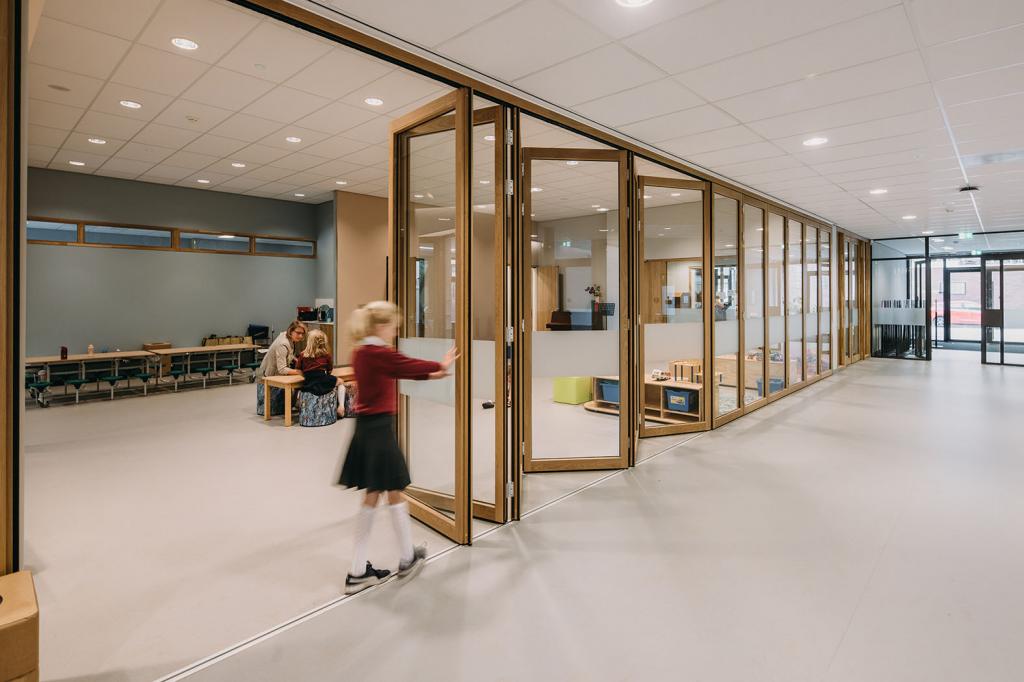 BIM建筑|由监狱改造而成的学校 / Atelier PRO architects