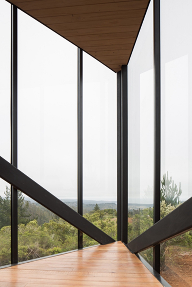 BIM建筑|2DM Arquitectos在智利海岸建造多面体度假小屋