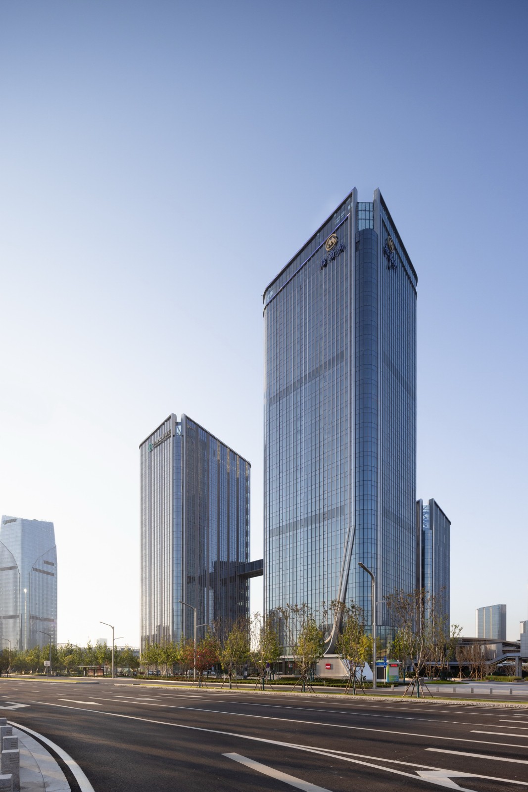 BIM建筑|最美全运会完美收官，奥体中轴之门继续绽放新的生命力 / 三益建筑设计