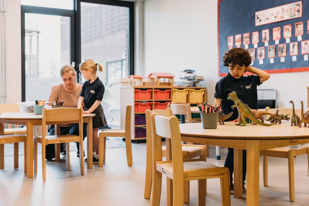 BIM建筑|由监狱改造而成的学校 / Atelier PRO architects