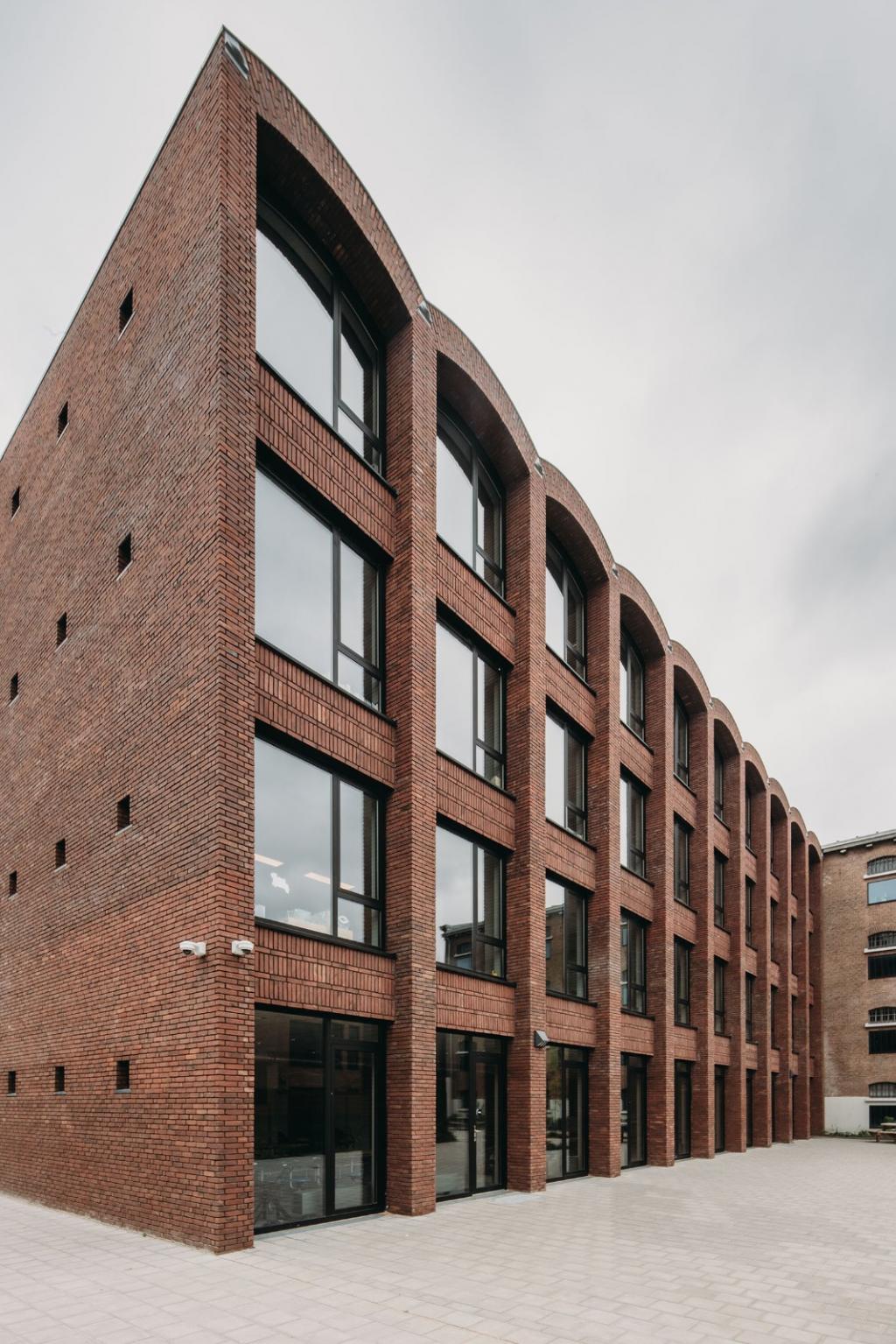 BIM建筑|由监狱改造而成的学校 / Atelier PRO architects