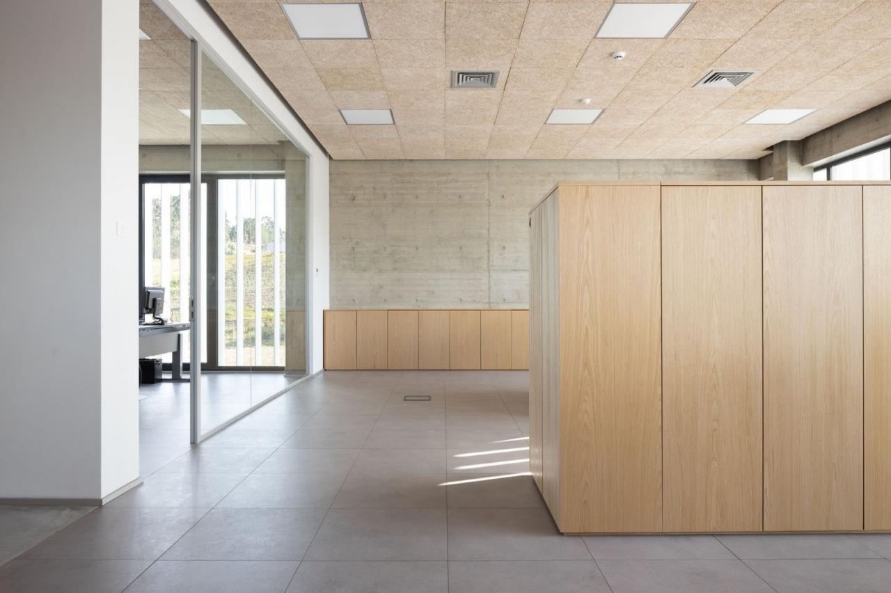 BIM建筑|AOC 商务中心 / mube arquitectura