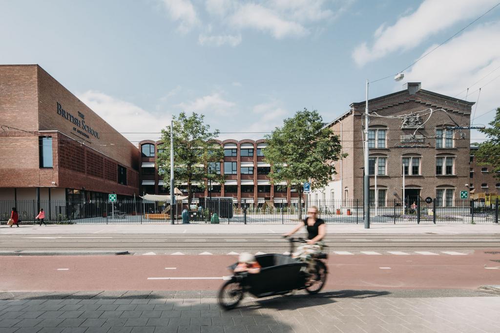 BIM建筑|由监狱改造而成的学校 / Atelier PRO architects