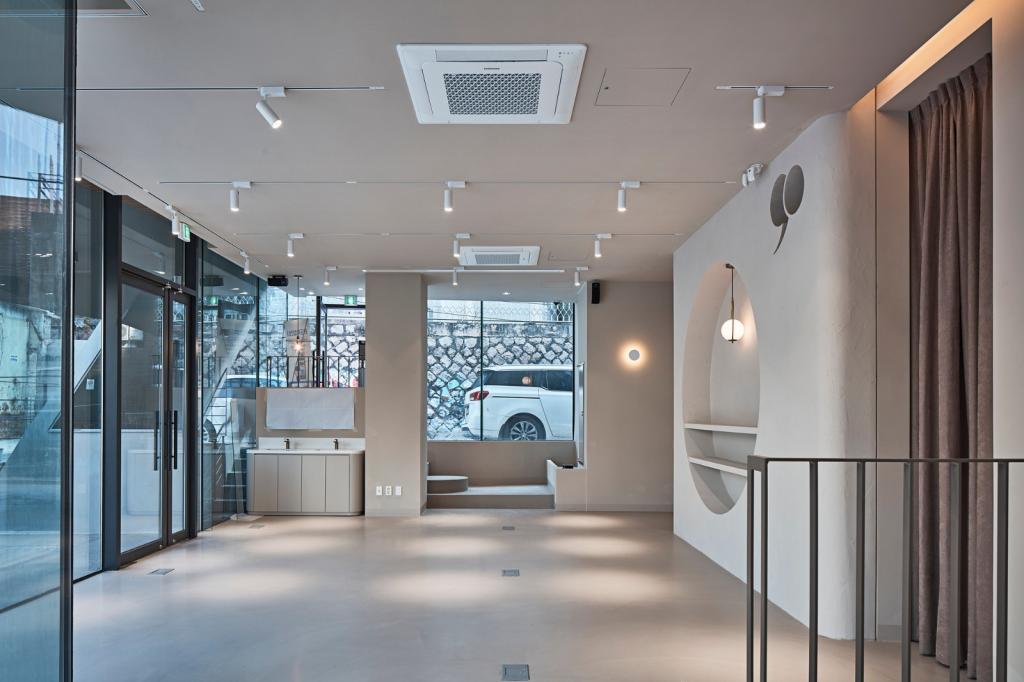 BIM建筑|斜棱锥形混凝土建筑，Areuke 水疗中心 / Chiasmus Partners