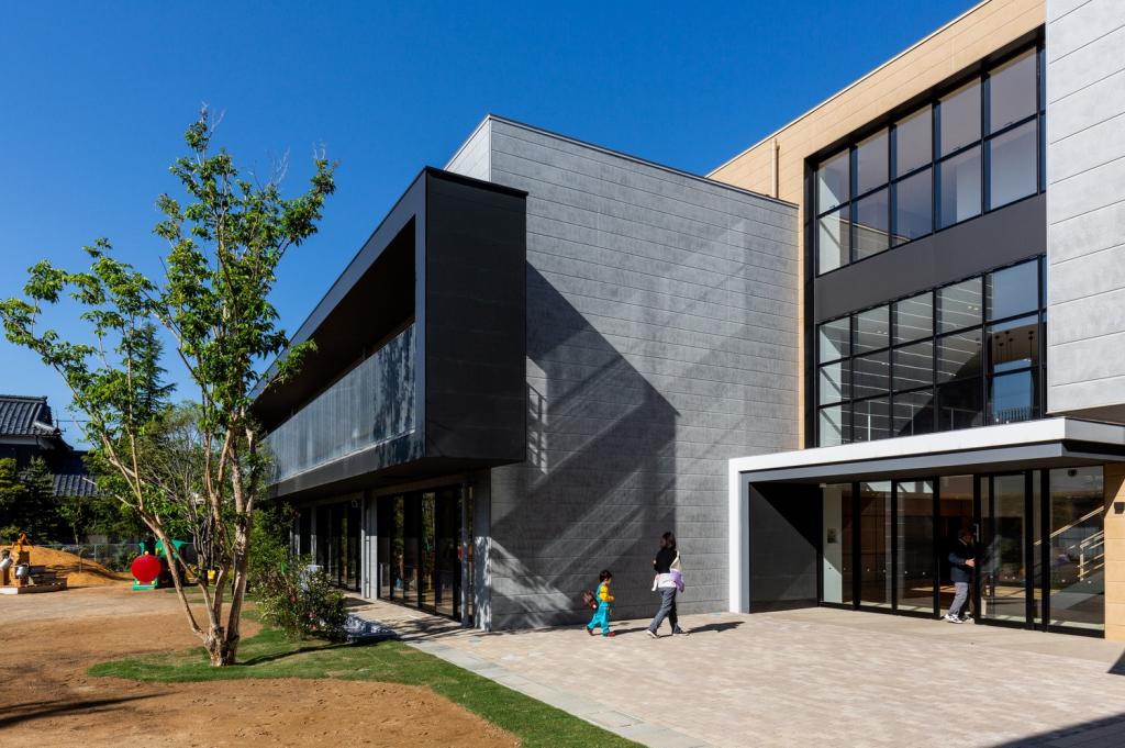 BIM建筑|EZ 幼儿园，阶梯空间搭建趣味游戏场所 / 日比野设计 + Kids Design Labo