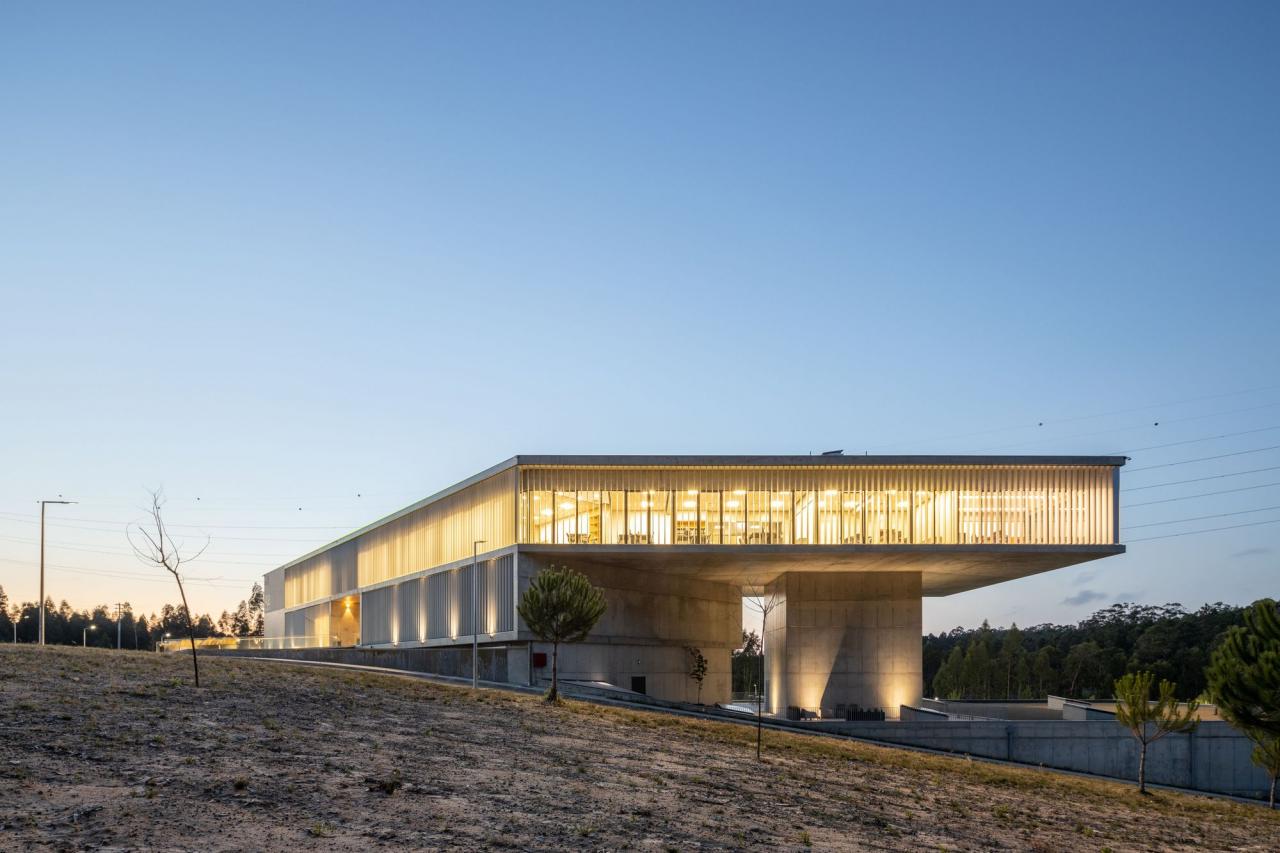 BIM建筑|AOC 商务中心 / mube arquitectura