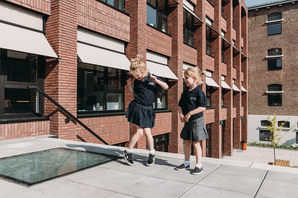 BIM建筑|由监狱改造而成的学校 / Atelier PRO architects