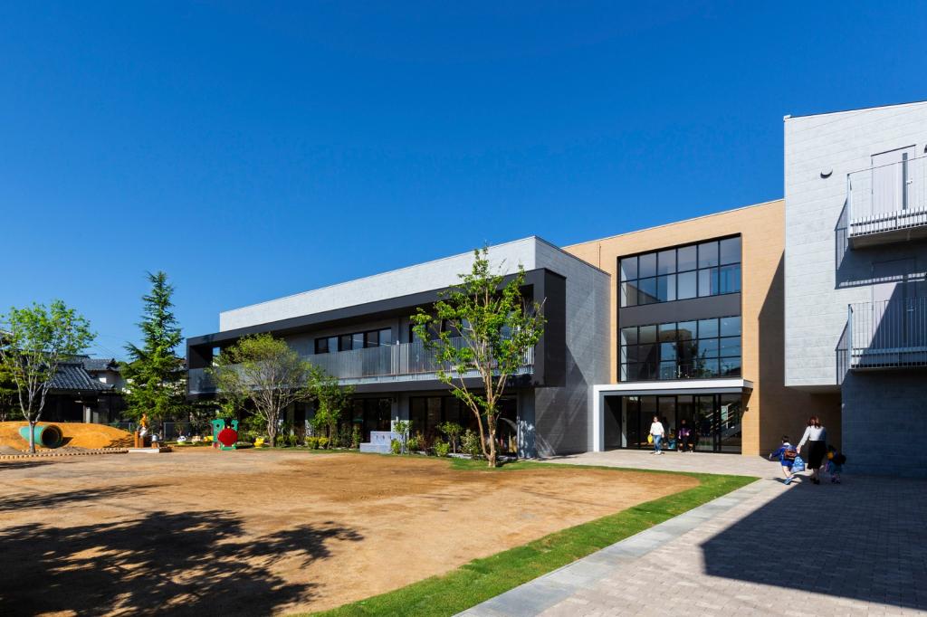 BIM建筑|EZ 幼儿园，阶梯空间搭建趣味游戏场所 / 日比野设计 + Kids Design Labo