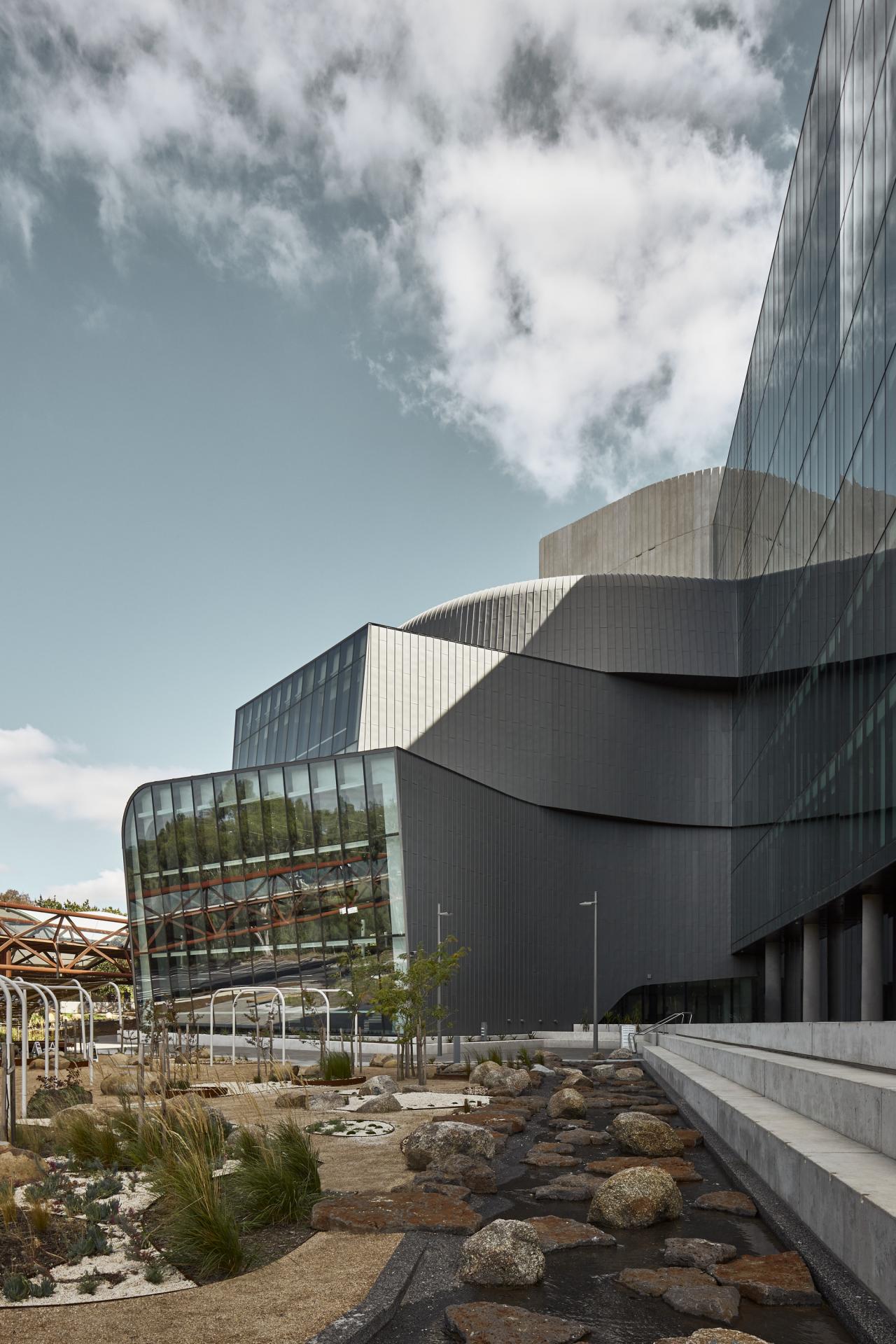 BIM建筑|迪肯大学法学院大楼 / 伍兹贝格