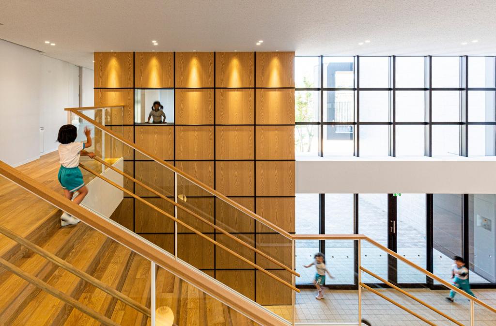 BIM建筑|EZ 幼儿园，阶梯空间搭建趣味游戏场所 / 日比野设计 + Kids Design Labo