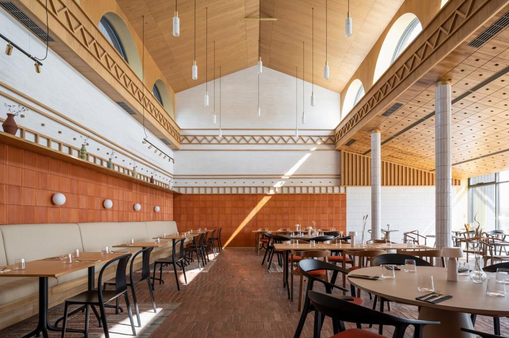 BIM建筑|库代克山公园游客接待中心 / Megabudka Architecture Bureau