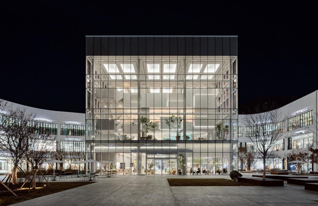 BIM建筑|会“隐身”的折扣店1号馆 / BetwinSpace Design