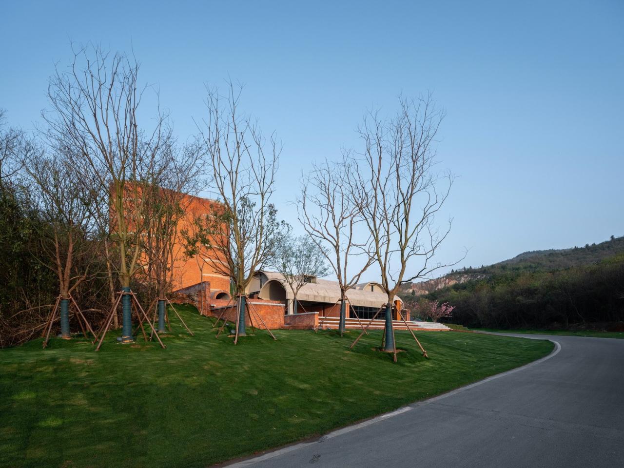 BIM建筑|南京先锋汤山矿坑书店 / 东南大学建筑学院 + 艺合境建筑事务所