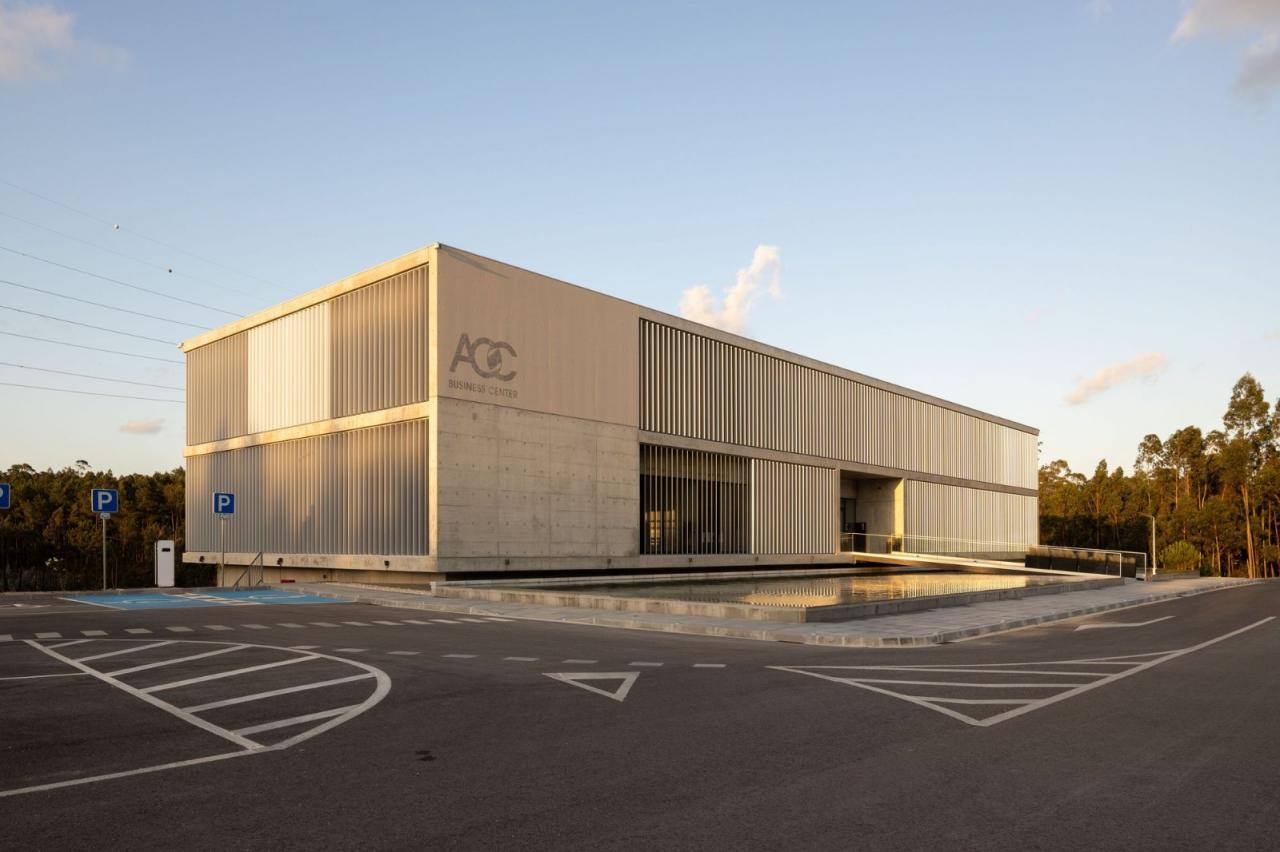 BIM建筑|AOC 商务中心 / mube arquitectura