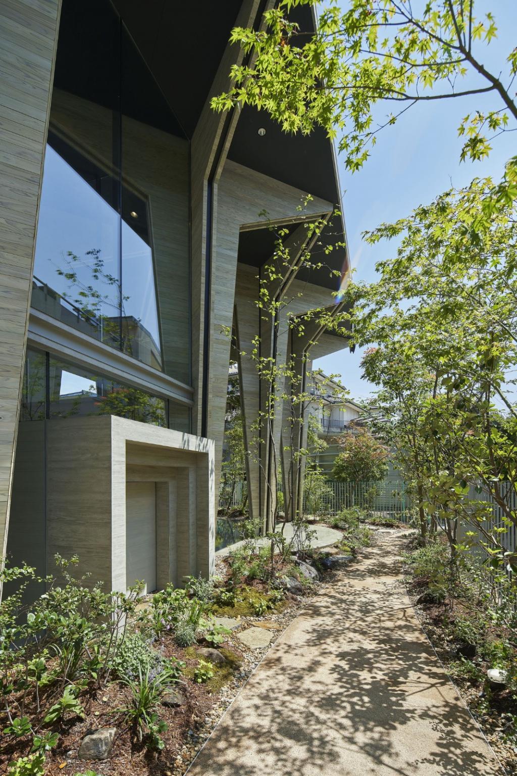 BIM建筑|巨构与小人儿，筑紫森林幼儿园 / UID Architects