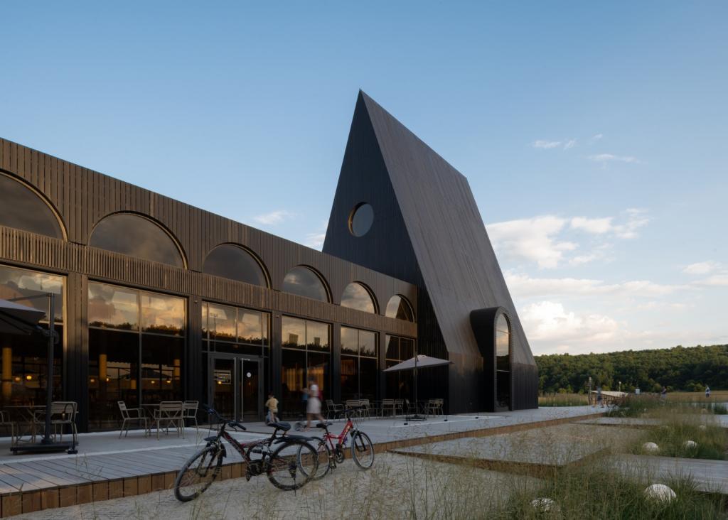 BIM建筑|库代克山公园游客接待中心 / Megabudka Architecture Bureau