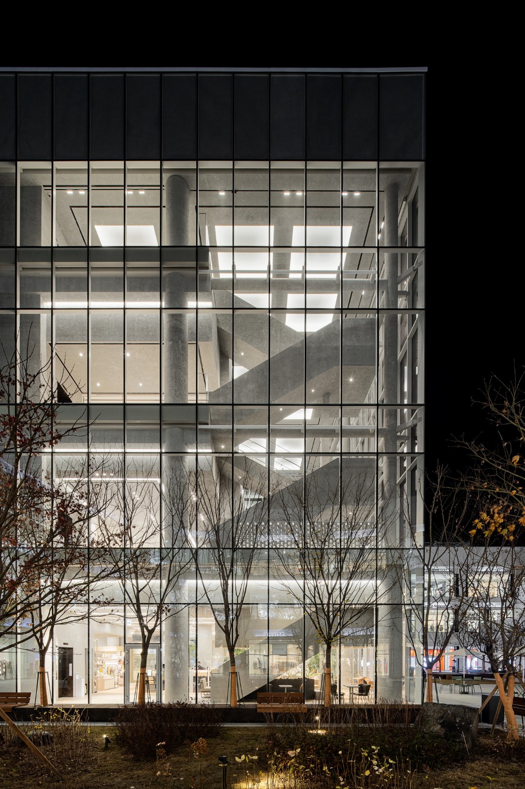 BIM建筑|会“隐身”的折扣店1号馆 / BetwinSpace Design