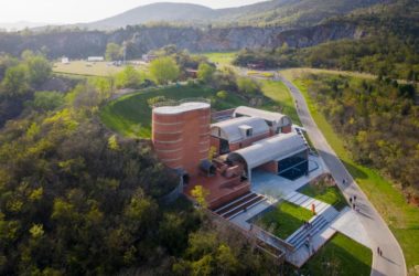 BIM建筑|南京先锋汤山矿坑书店 / 东南大学建筑学院 + 艺合境建筑事务所-BIM建筑网