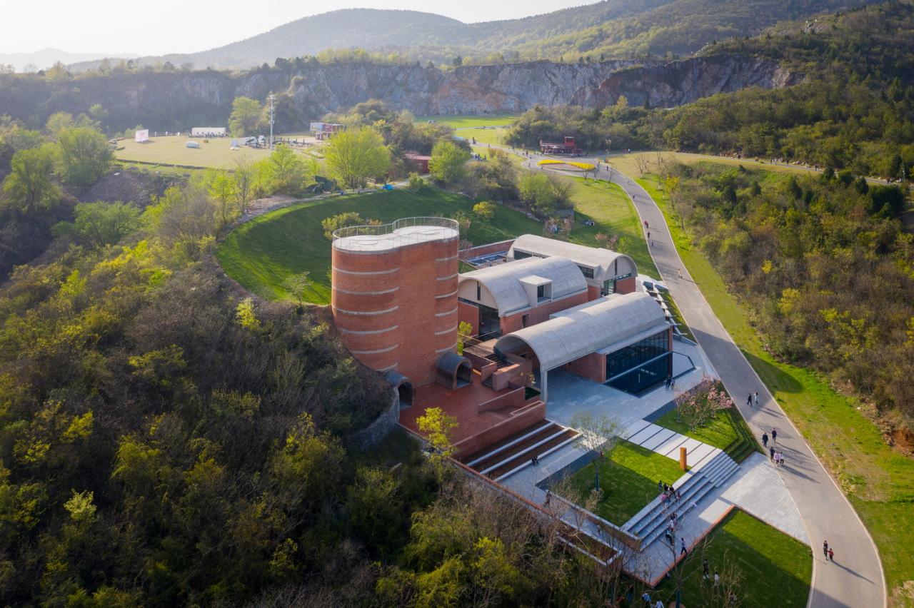 BIM建筑|南京先锋汤山矿坑书店 / 东南大学建筑学院 + 艺合境建筑事务所