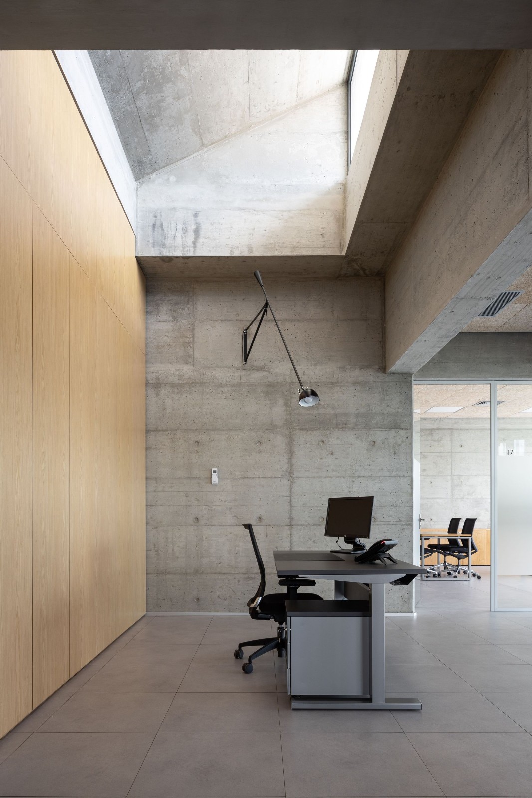 BIM建筑|AOC 商务中心 / mube arquitectura