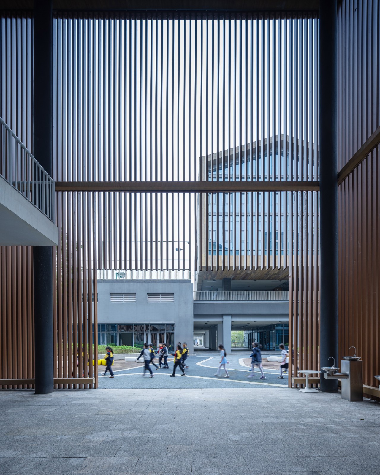 BIM建筑|重庆两江人民小学：在大自然里勇敢冒险 / gad