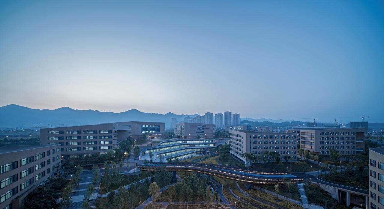 BIM建筑|西南大学附属中学两江校区：消失的高密度校园 / gad