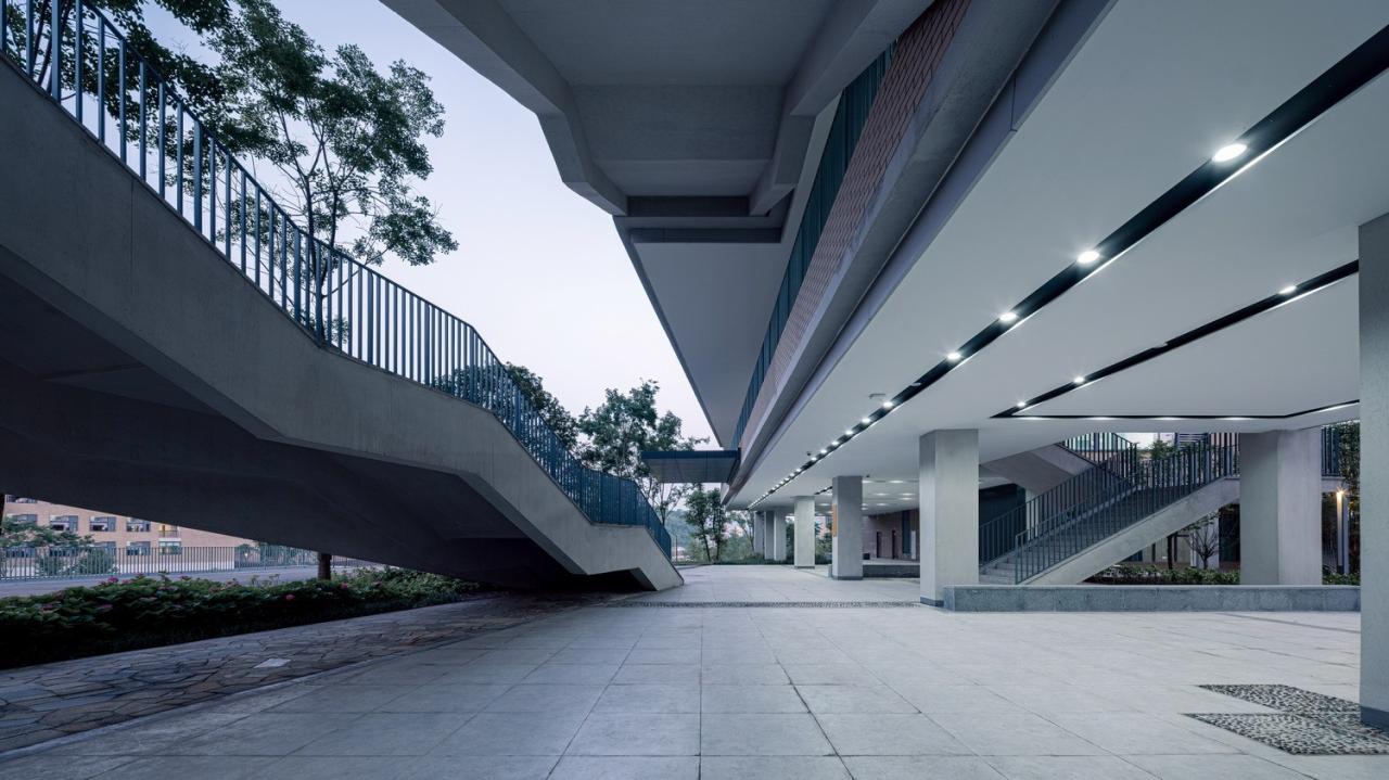 BIM建筑|西南大学附属中学两江校区：消失的高密度校园 / gad