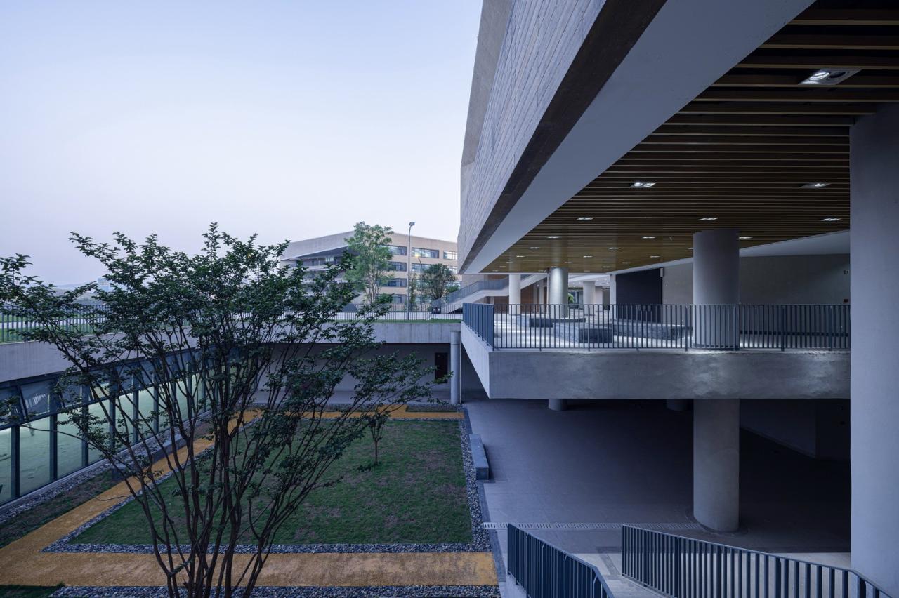 BIM建筑|西南大学附属中学两江校区：消失的高密度校园 / gad