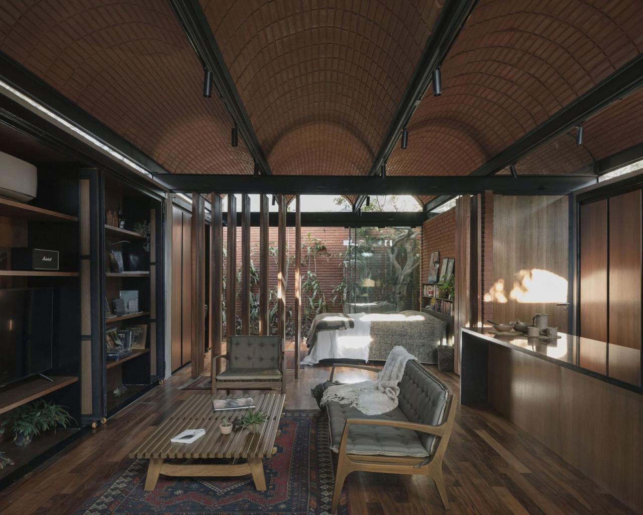 BIM建筑|手工压制砖与木材构筑而成的自宅 / Equipo de Arquitectura