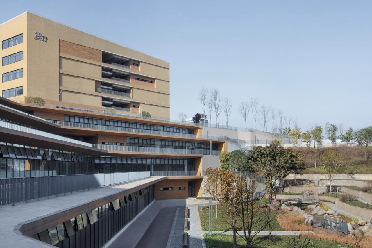 BIM建筑|西南大学附属中学两江校区：消失的高密度校园 / gad