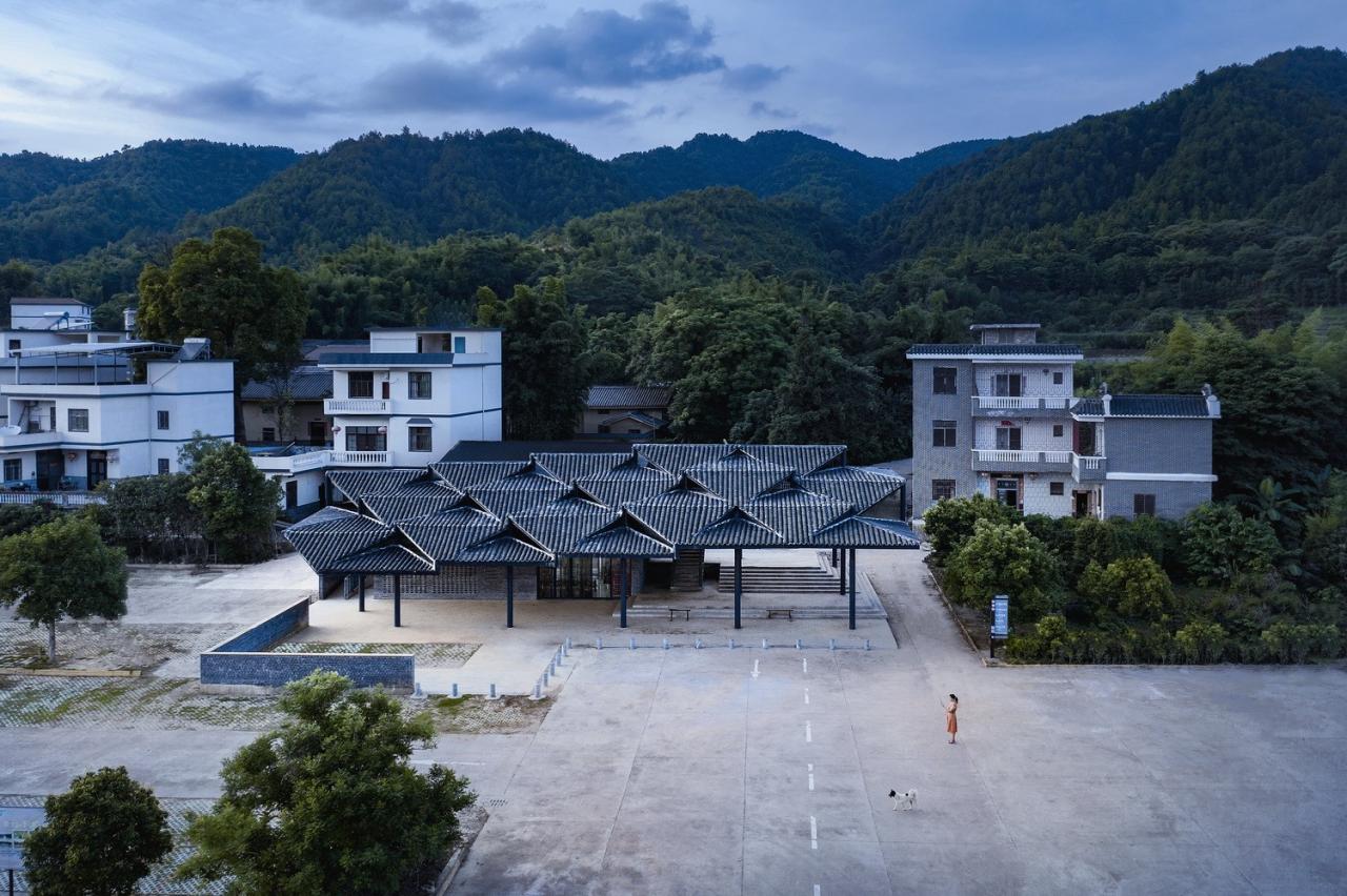 BIM建筑|乡土建筑的单元式转译 ——南粤古驿道梅岭驿站创作实践 / GDAD-城市建筑工作室