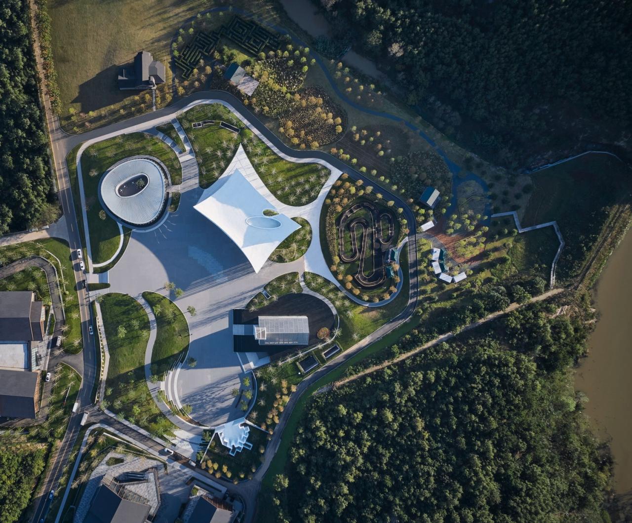 BIM建筑|藏马山飞毯 ：亲子活动中心 / 栖城设计