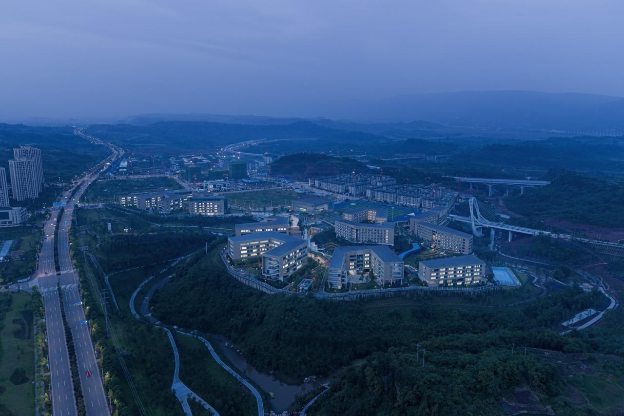 BIM建筑|西南大学附属中学两江校区：消失的高密度校园 / gad