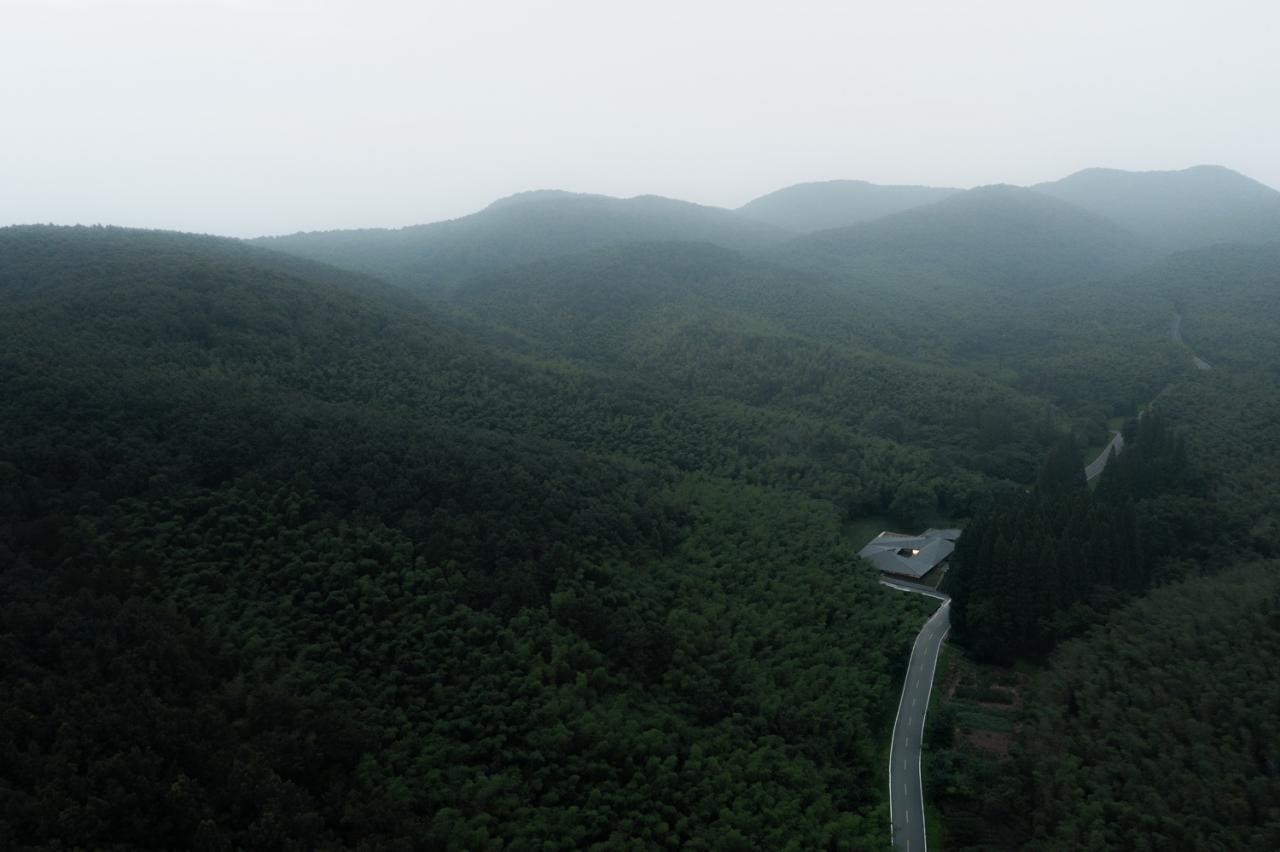 BIM建筑|无想山秋湖驿站 / 米思建筑